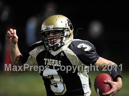 Thumbnail 2 in North Haven @ Hand (CIAC Class L Quarterfinal) photogallery.