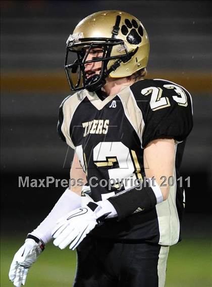 Thumbnail 1 in North Haven @ Hand (CIAC Class L Quarterfinal) photogallery.