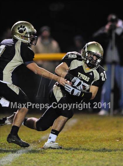 Thumbnail 2 in North Haven @ Hand (CIAC Class L Quarterfinal) photogallery.