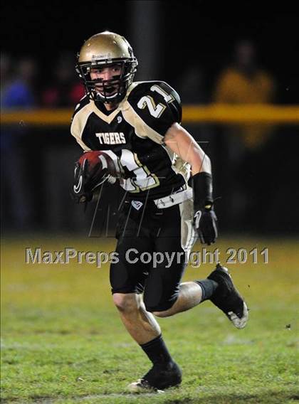 Thumbnail 3 in North Haven @ Hand (CIAC Class L Quarterfinal) photogallery.