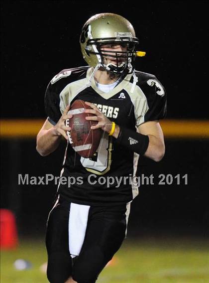 Thumbnail 2 in North Haven @ Hand (CIAC Class L Quarterfinal) photogallery.