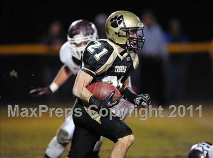 Thumbnail 1 in North Haven @ Hand (CIAC Class L Quarterfinal) photogallery.