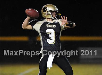 Thumbnail 1 in North Haven @ Hand (CIAC Class L Quarterfinal) photogallery.