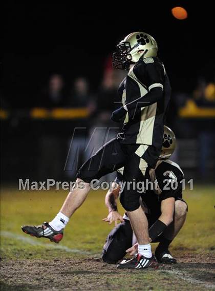 Thumbnail 2 in North Haven @ Hand (CIAC Class L Quarterfinal) photogallery.