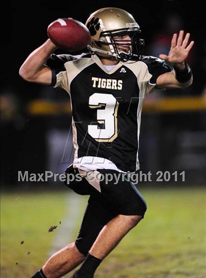 Thumbnail 2 in North Haven @ Hand (CIAC Class L Quarterfinal) photogallery.