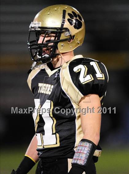 Thumbnail 3 in North Haven @ Hand (CIAC Class L Quarterfinal) photogallery.