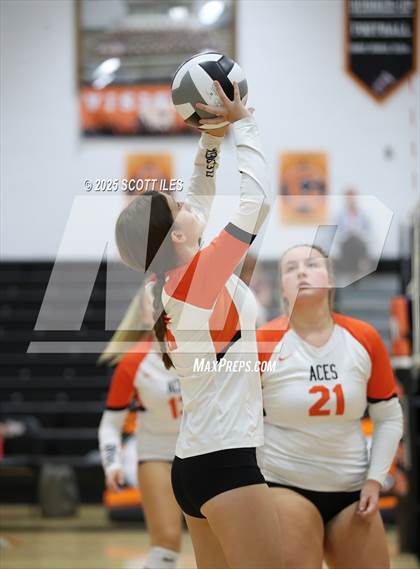Thumbnail 2 in Liberty Union vs Amanda-Clearcreek photogallery.