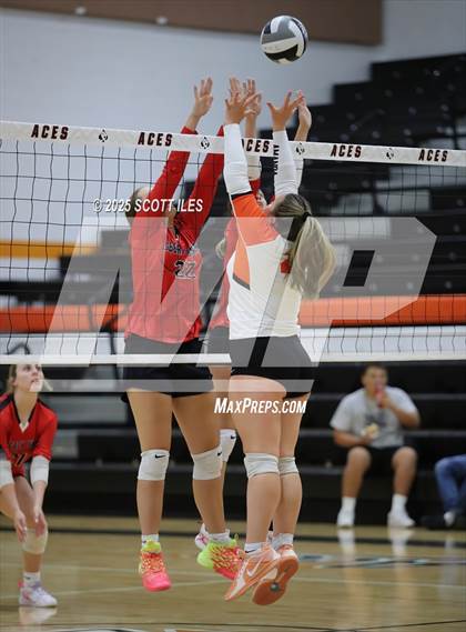 Thumbnail 1 in Liberty Union vs Amanda-Clearcreek photogallery.