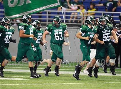 Thumbnail 1 in Cinco Ranch vs Reagan (Texas Football Classic) photogallery.