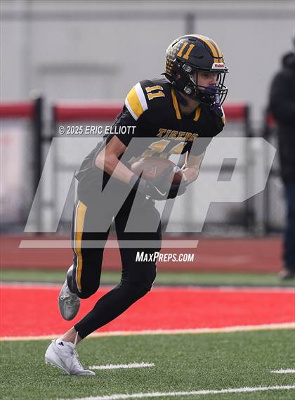 Thumbnail 2 in Avonworth vs Northwestern Lehigh (PIAA 3A Final) photogallery.