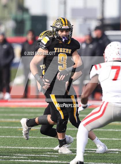 Thumbnail 1 in Avonworth vs Northwestern Lehigh (PIAA 3A Final) photogallery.