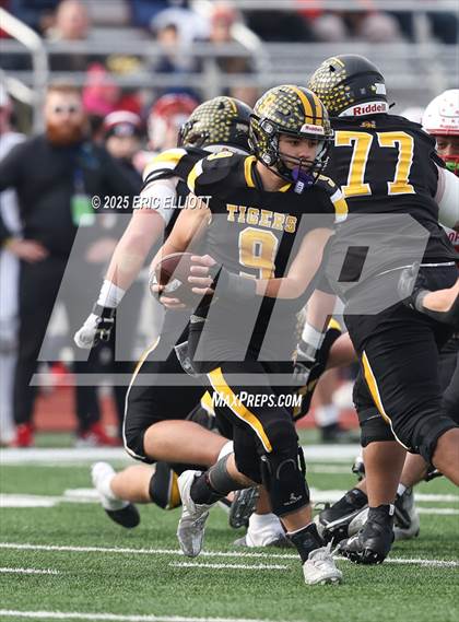 Thumbnail 2 in Avonworth vs Northwestern Lehigh (PIAA 3A Final) photogallery.