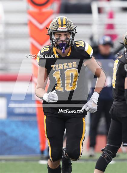 Thumbnail 3 in Avonworth vs Northwestern Lehigh (PIAA 3A Final) photogallery.