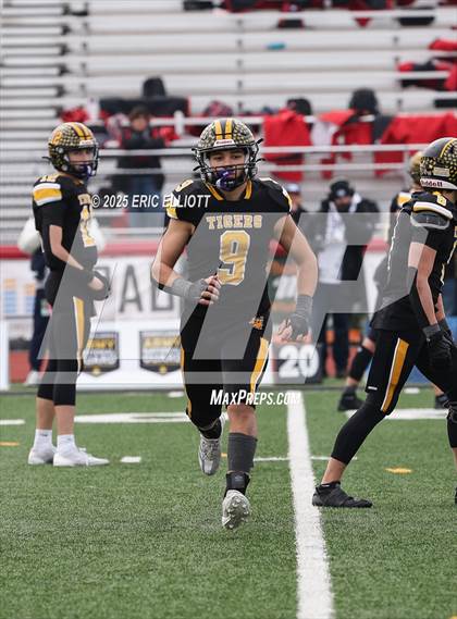 Thumbnail 2 in Avonworth vs Northwestern Lehigh (PIAA 3A Final) photogallery.