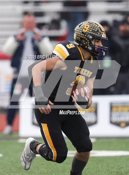 Thumbnail 2 in Avonworth vs Northwestern Lehigh (PIAA 3A Final) photogallery.