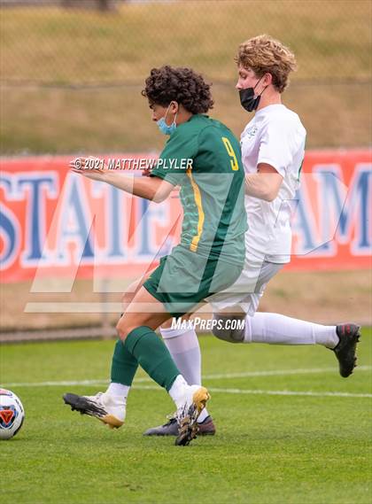 Thumbnail 2 in Myers Park vs. Cardinal Gibbons (1 of 2 - NCHSAA 4A Final - the Game) photogallery.