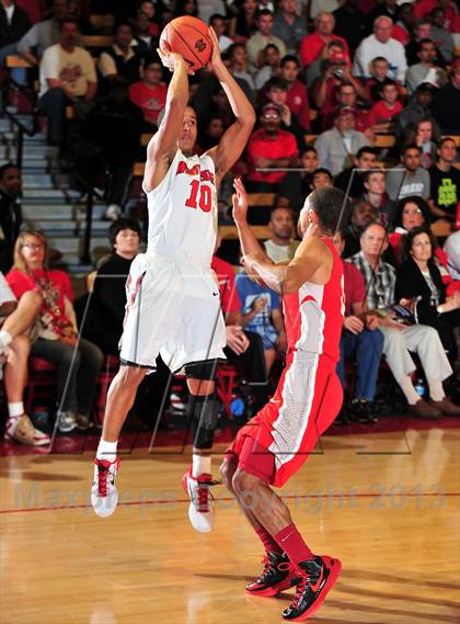 Thumbnail 1 in Westchester @ Mater Dei (Nike Extravaganza) photogallery.