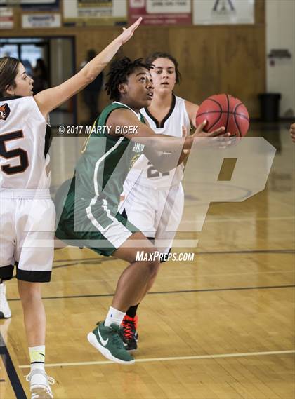 Thumbnail 3 in Summerville vs. Davis photogallery.