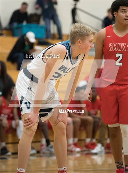 Thumbnail 2 in Smoky Hill vs. Valor Christian photogallery.