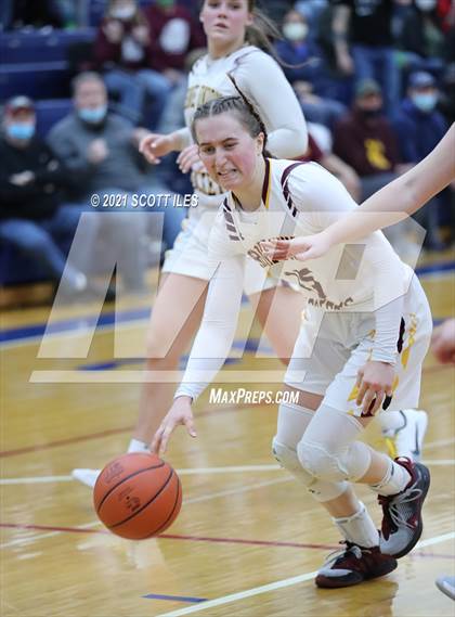 Thumbnail 3 in Peebles vs Berne Union (OHSAA D4 Regional Semifinal) photogallery.