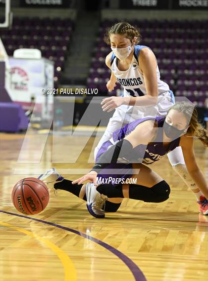Thumbnail 3 in Platte Valley vs. Lutheran (CHSAA 3A State Final) photogallery.