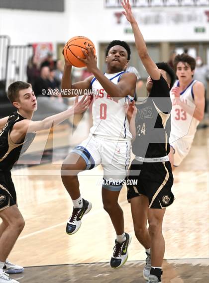Thumbnail 3 in Laguna Hills vs. Los Alamitos (Tustin Holiday Classic) photogallery.