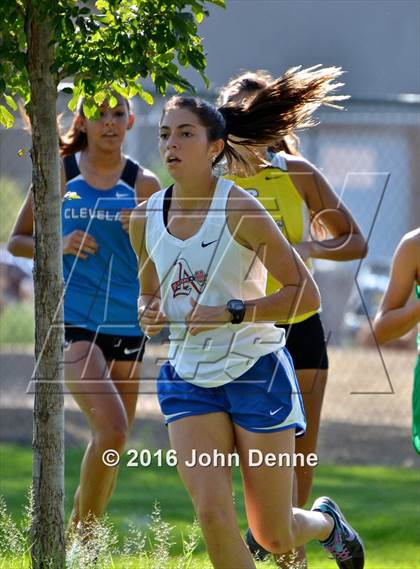 Thumbnail 1 in UNM Invitational photogallery.