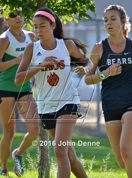 Thumbnail 2 in UNM Invitational photogallery.