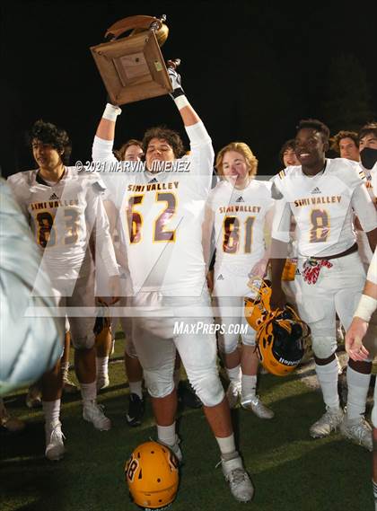 Thumbnail 2 in Royal vs Simi Valley photogallery.