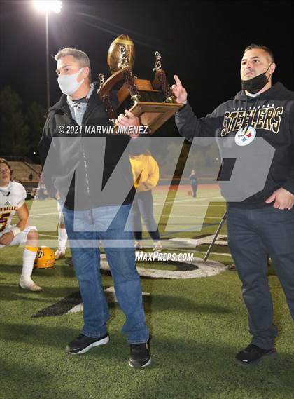 Thumbnail 2 in Royal vs Simi Valley photogallery.