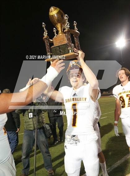 Thumbnail 2 in Royal vs Simi Valley photogallery.