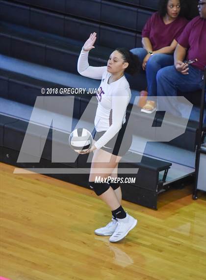 Thumbnail 2 in De La Salle vs Notre Dame (Catholic League Tournament) photogallery.