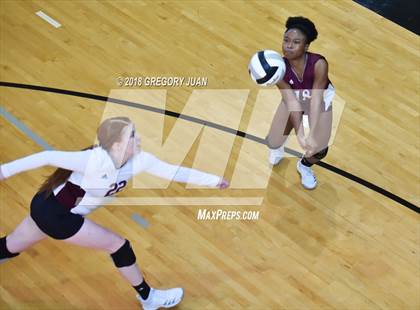 Thumbnail 1 in De La Salle vs Notre Dame (Catholic League Tournament) photogallery.