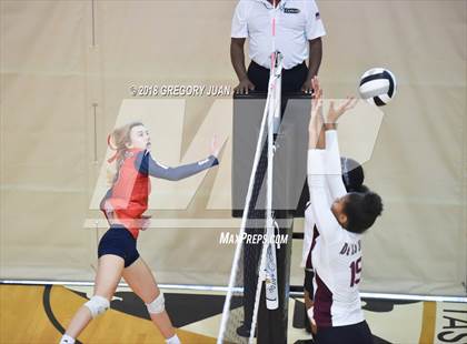 Thumbnail 1 in De La Salle vs Notre Dame (Catholic League Tournament) photogallery.