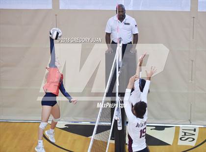 Thumbnail 2 in De La Salle vs Notre Dame (Catholic League Tournament) photogallery.