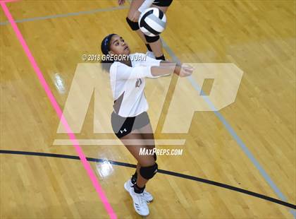 Thumbnail 3 in De La Salle vs Notre Dame (Catholic League Tournament) photogallery.