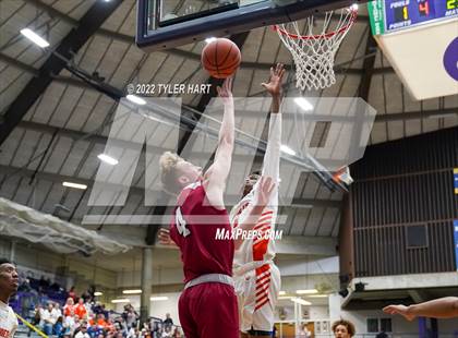 Thumbnail 1 in Danville vs. Beech Grove (IHSAA 3A Regional Final) photogallery.