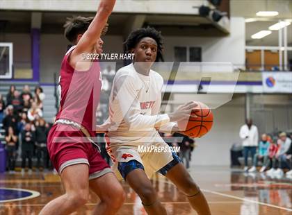Thumbnail 1 in Danville vs. Beech Grove (IHSAA 3A Regional Final) photogallery.