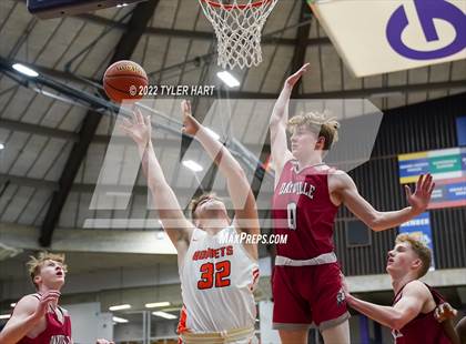 Thumbnail 3 in Danville vs. Beech Grove (IHSAA 3A Regional Final) photogallery.