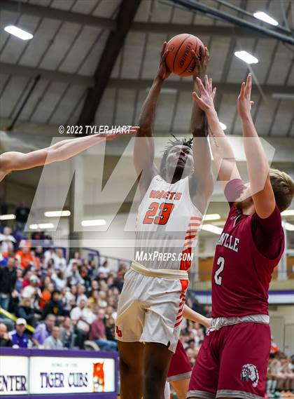 Thumbnail 3 in Danville vs. Beech Grove (IHSAA 3A Regional Final) photogallery.