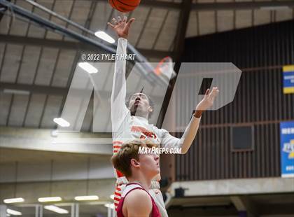 Thumbnail 3 in Danville vs. Beech Grove (IHSAA 3A Regional Final) photogallery.
