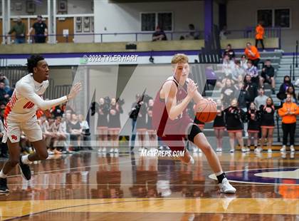 Thumbnail 3 in Danville vs. Beech Grove (IHSAA 3A Regional Final) photogallery.