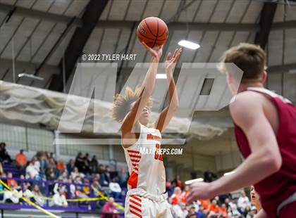 Thumbnail 2 in Danville vs. Beech Grove (IHSAA 3A Regional Final) photogallery.