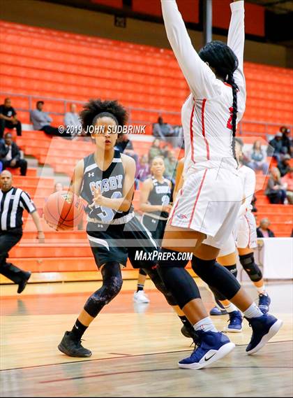 Thumbnail 2 in Princess Anne vs Cosby (StatVa Girls Basketball Classic) photogallery.