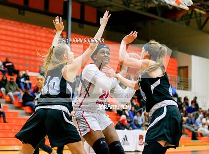 Thumbnail 1 in Princess Anne vs Cosby (StatVa Girls Basketball Classic) photogallery.