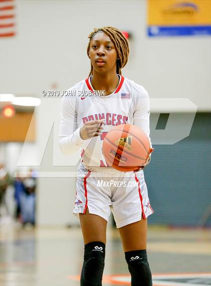 Thumbnail 2 in Princess Anne vs Cosby (StatVa Girls Basketball Classic) photogallery.