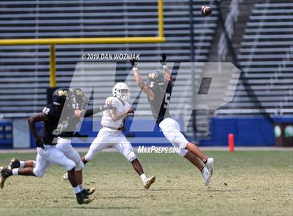 Thumbnail 2 in Mansfield vs. Bowie (Cotton Bowl Prep Showcase) photogallery.
