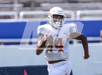 Thumbnail 3 in Mansfield vs. Bowie (Cotton Bowl Prep Showcase) photogallery.
