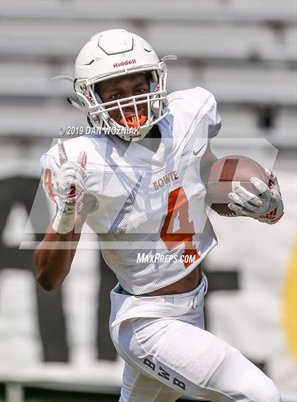 Thumbnail 1 in Mansfield vs. Bowie (Cotton Bowl Prep Showcase) photogallery.