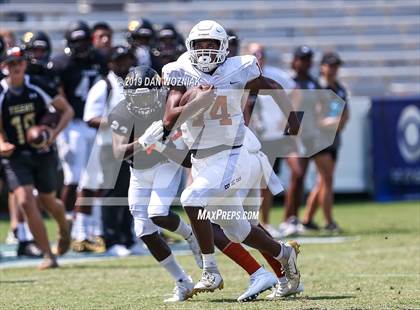 Thumbnail 1 in Mansfield vs. Bowie (Cotton Bowl Prep Showcase) photogallery.